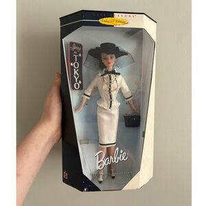 1998 City Seasons Collector Edition Spring in Tokyo Mattel Barbie Doll
